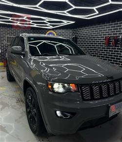 جیپ گراند شیرۆکی